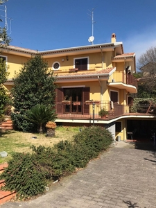 Villa in Via Cristoforo colombo 23, Trecastagni, 6 locali, 3 bagni