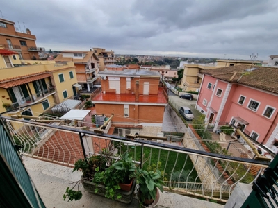 Appartamento in Via Enrico Bondi, Roma, 1 bagno, 55 m², 2° piano