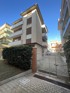 Appartamento in Via Lombardia, Nettuno, 1 bagno, 73 m², 1° piano