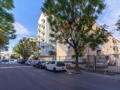 Appartamento in Via Luigi Pirandello, Catania, 7 locali, 2 bagni