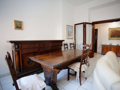 Appartamento in Via sarteschi, Carrara, 5 locali, 1 bagno, 110 m²