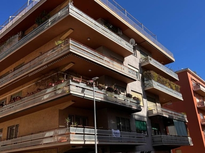 Appartamento in Via Ugo de Carolis, Roma, 2 bagni, 110 m², 1° piano