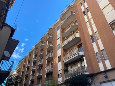 Appartamento in Via XX Settembre, Salerno, 5 locali, 2 bagni, 120 m²