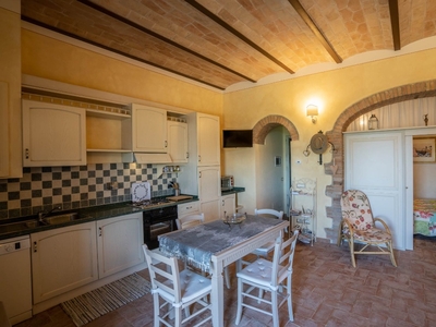 Bilocale a Gambassi Terme, 2 bagni, 74 m², piano rialzato in vendita