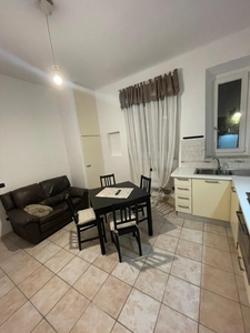 Bilocale a Livorno, 1 bagno, posto auto, arredato, 48 m² in vendita