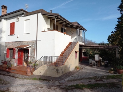 Casa indipendente a San Vincenzo, 11 locali, 4 bagni, 229 m², terrazzo