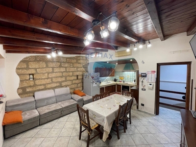 Casa indipendente a Terrasini, 4 locali, 2 bagni, con box, 150 m²