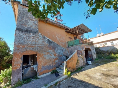 Casa Indipendente in Vendita a Roma, 245'000€, 280 m²