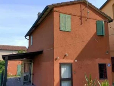 Casa indipendente in Via Val Rosato, Ferrara, 6 locali, 90 m²