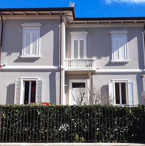 Casa semindipendente in Via Benedetto Croce, Prato, 6 locali, 2 bagni