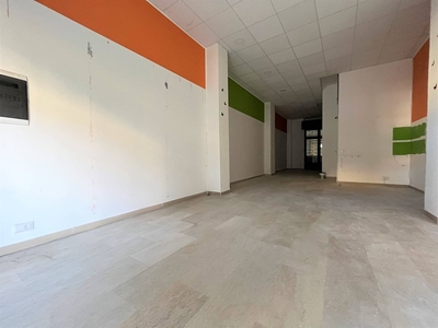 Negozio in Affitto a Catanzaro, zona Catanzaro Lido, 950€, 80 m²