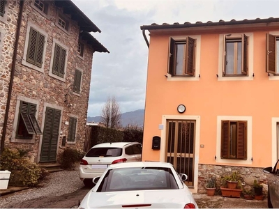 Porzione di casa in Via stradone di camigliano, Capannori, 5 locali