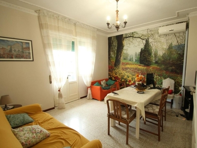 Quadrilocale a Lucca, 1 bagno, giardino in comune, 85 m², 4° piano