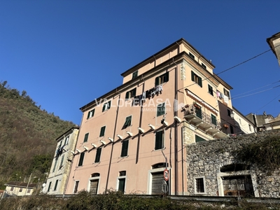 Quadrilocale in Salita poggio silvestro 10, Carrara, 1 bagno, arredato