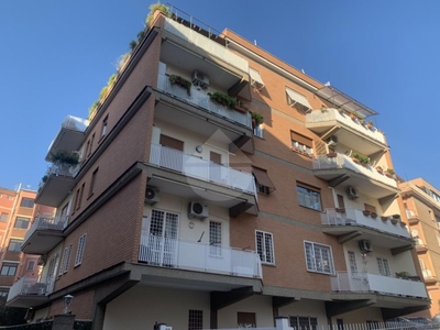 Quadrilocale in Via Enrico Besta, Roma, 2 bagni, 130 m², 1° piano
