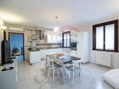 Quadrilocale in Via Montegrappa, Pegognaga, 1 bagno, con box, 130 m²