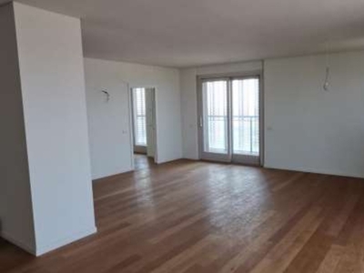 Quadrilocale in Viale Imbonati 62/2, Milano, 3 bagni, garage, 153 m²