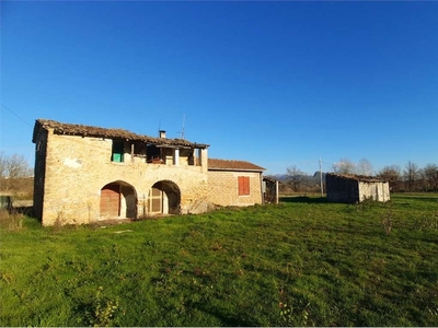 Rustico a Monte San Giovanni Campano, 8 locali, 12000 m² in vendita