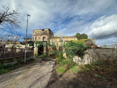 Rustico a San Gennaro Vesuviano, 4 locali, 3 bagni, con box, 272 m²