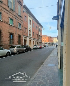 Trilocale a Mantova, 2 bagni, 95 m², aria condizionata in vendita