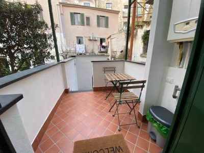 Trilocale a Salerno, 1 bagno, arredato, 80 m², 1° piano, terrazzo