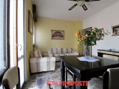 Trilocale in Via manzoni, Limbiate, 1 bagno, con box, arredato, 100 m²