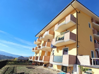 Trilocale in Via sant'Angelo, Colonnella, 2 bagni, 75 m², 1° piano