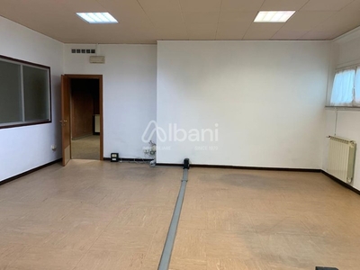 Ufficio in Affitto a La Spezia, 500€, 40 m²