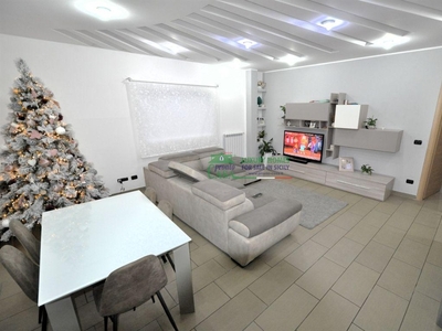 Villa a Ragusa, 5 locali, 2 bagni, con box, arredato, 175 m², terrazzo