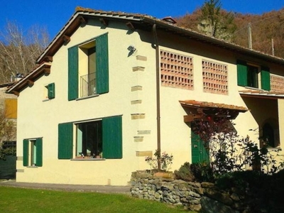 Villa a Vicchio, 8 locali, 4 bagni, giardino privato, 160 m²