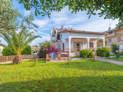 Villa con giardino, Anzio villa claudia