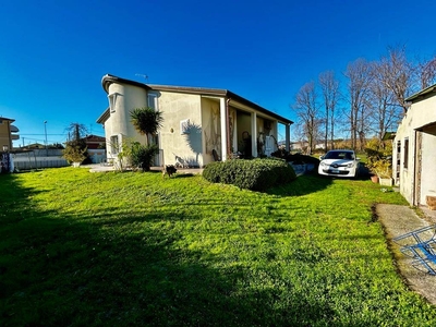 Villa in vendita a Carrara Massa Carrara Marina Di Carrara
