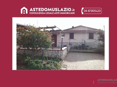 Villa in Via Astura, Latina, 7 locali, 2 bagni, giardino privato