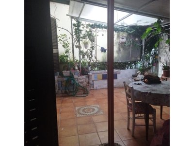 Villa in Via dei Colombi, Roma, 1 bagno, giardino in comune, 48 m²