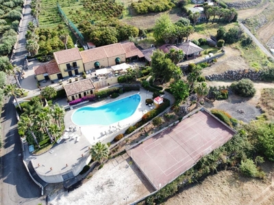 Villa in Via Libero 16, Calatabiano, 12 locali, giardino privato