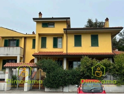Villa a schiera in VIA NATALIA GINZBURG 18, Prato, 8 locali, 5 bagni