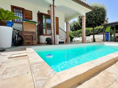 Villa ristrutturata con piscina e fotovoltaico