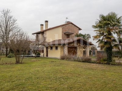 Villa singola in Via Polon 6, Valvasone Arzene, 10 locali, 4 bagni