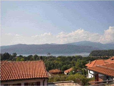 Porzione casa con vista lago