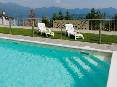 Accogliente appartamento con piscina e balcone: Lago d'Iseo 1000m