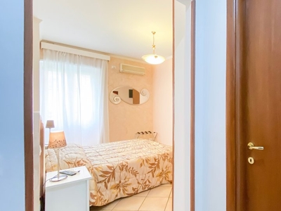 Accogliente camera in affitto in appartamento con 3 camere da letto a Ostiense