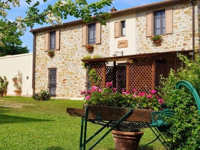 Affascinante casa a Magliano In Toscana con piscina