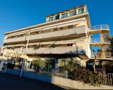 albergo in vendita a Marina di massa