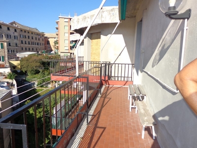Appartamento in Affitto a Genova, zona Sestri Ponente, 550€, 100 m²
