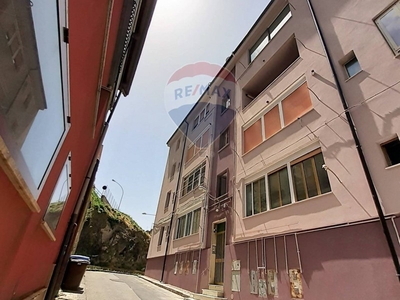 Appartamento in Vendita a Enna, zona Zona Monte, 68'000€, 72 m²