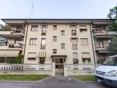 Appartamento in Vendita a Pordenone, zona Semicentro, 145'000€, 120 m², arredato