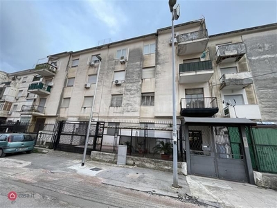 Appartamento in Vendita in Largo Michele Blasco a Palermo