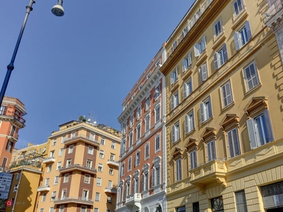 Appartamento in Vendita in Piazza Dante a Roma
