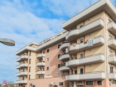 Appartamento in Vendita in Via Barzanò a Roma