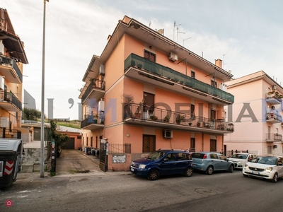 Appartamento in Vendita in Via Castiglione della Pescaia 14 a Roma